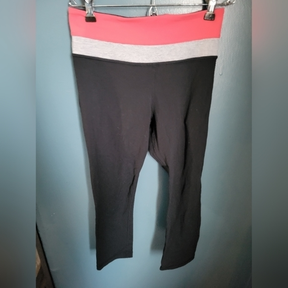 Lululemon reversible crop Coral‎ & gray black leggings size 4